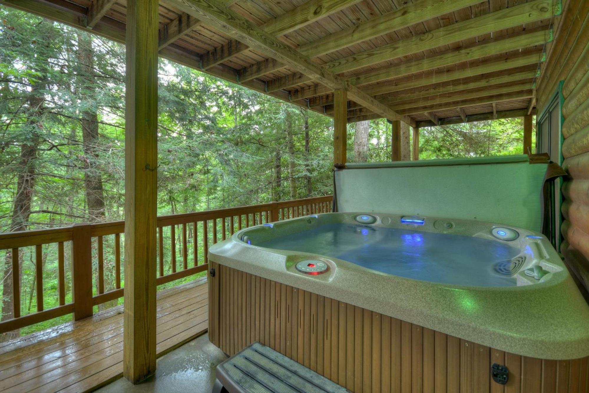 בלו רידג' K6 Lodge Gather Around The Firepit Soak In The Hot Tub And Splash In The Creek מראה חיצוני תמונה